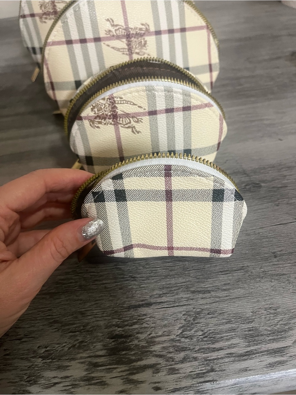 Checked Cream Zip Cosmetic Pouch - Picture 5 of 8